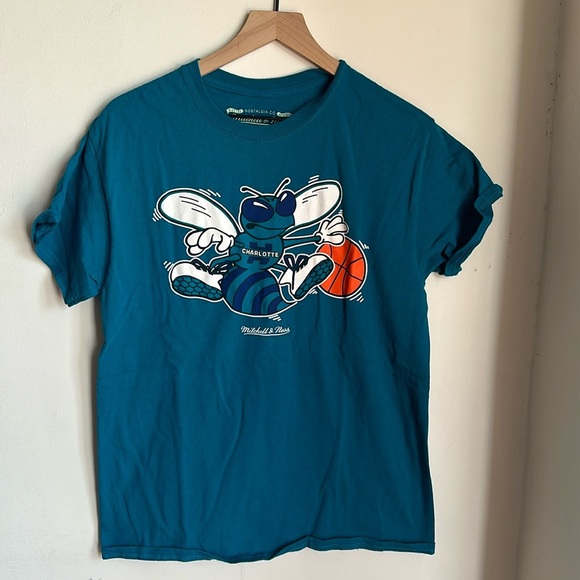 Mitchell & Ness Other - Mitchell & Ness Charlotte Hornets T-Shirt